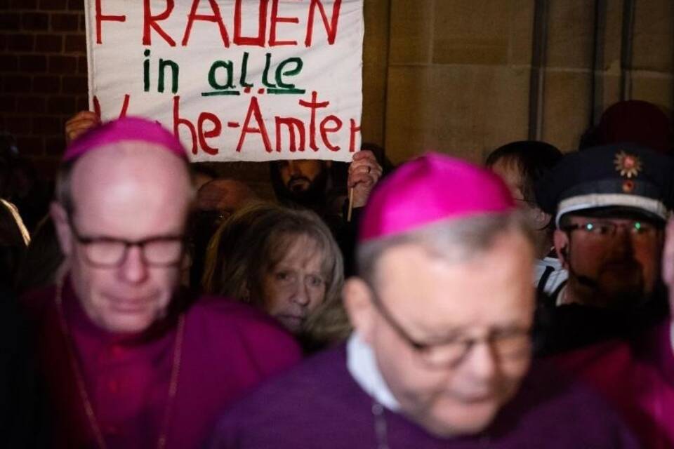 Katholische Frauengemeinschaft Deutschlands demonstriert