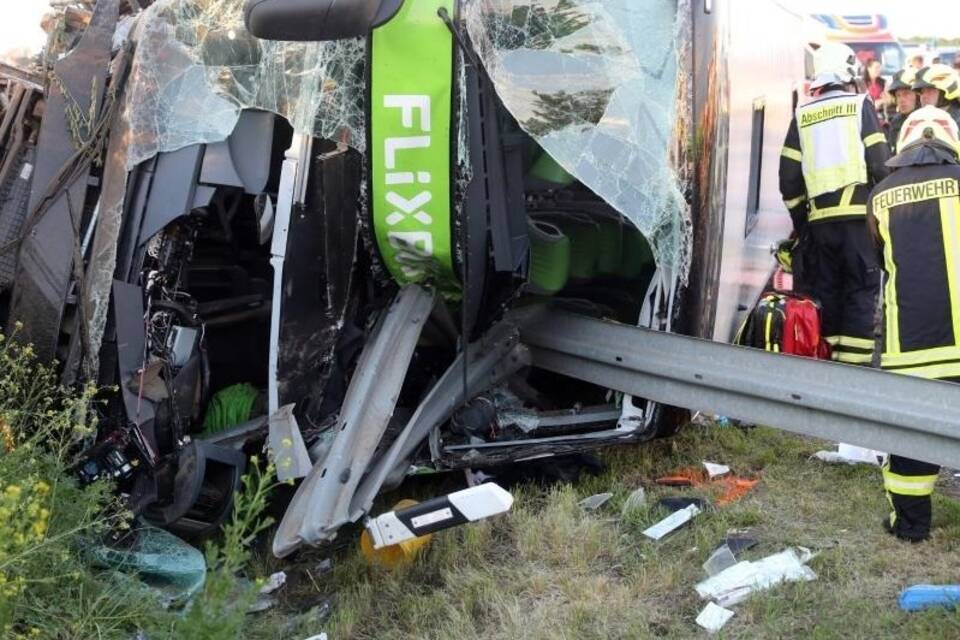 Verunglückter Bus Verunglückter Bus