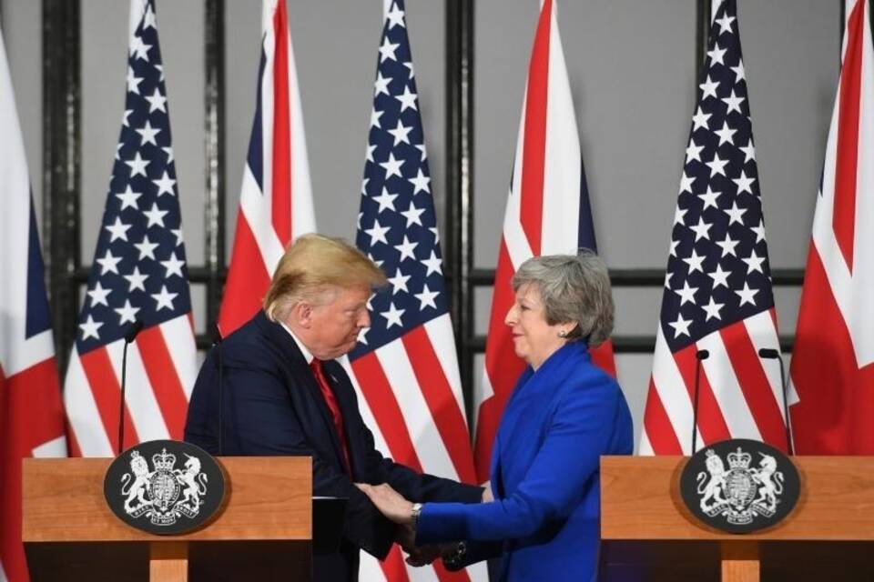 May und Trump während Pressekonferenz