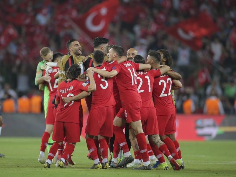 EM-Qualifikation: Türkei schockt Frankreich - Belgien und ...