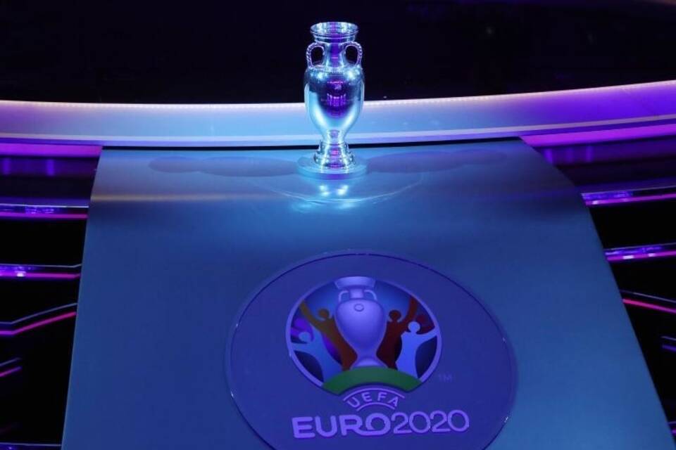 EM-Trophäe EM-Trophäe