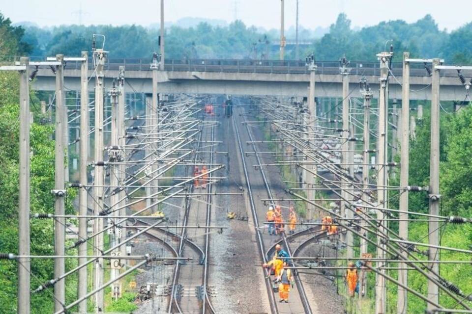 Bahn beginnt mit Sanierungen Bahn beginnt mit Sanierungen