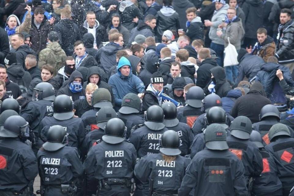 Polizeieinsatz beim Fußball