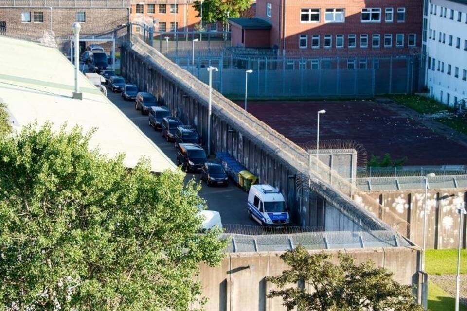 Geiselnahme in der Justizvollzugsanstalt Lübeck Geiselnahme in der Justizvollzugsanstalt Lübeck