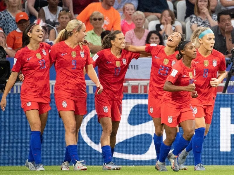 Frauenfußball-WM: «Happy birthday dear Alex»: US-Party ...