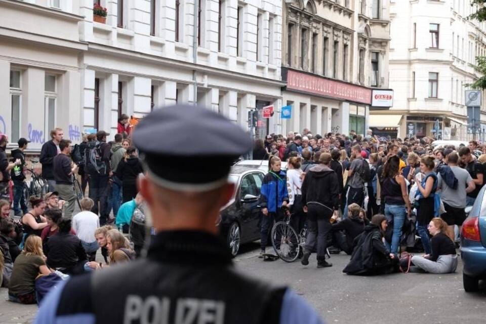 Demonstration Demonstration