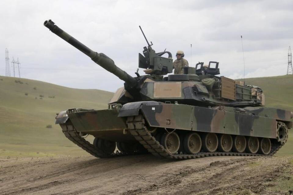 M1A2 Abrams M1A2 Abrams