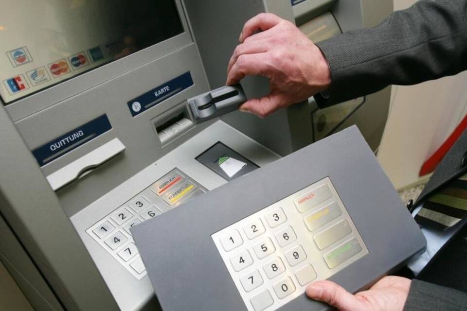 Weniger Datenklau an Geldautomaten Weniger Datenklau an Geldautomaten