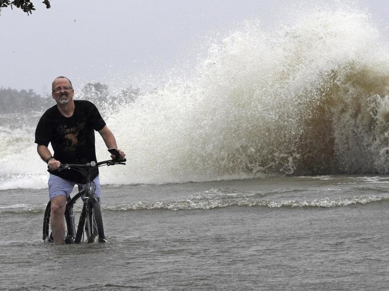 Ganze Landstriche Unter Wasser Tropensturm 171 Barry 187 Trifft