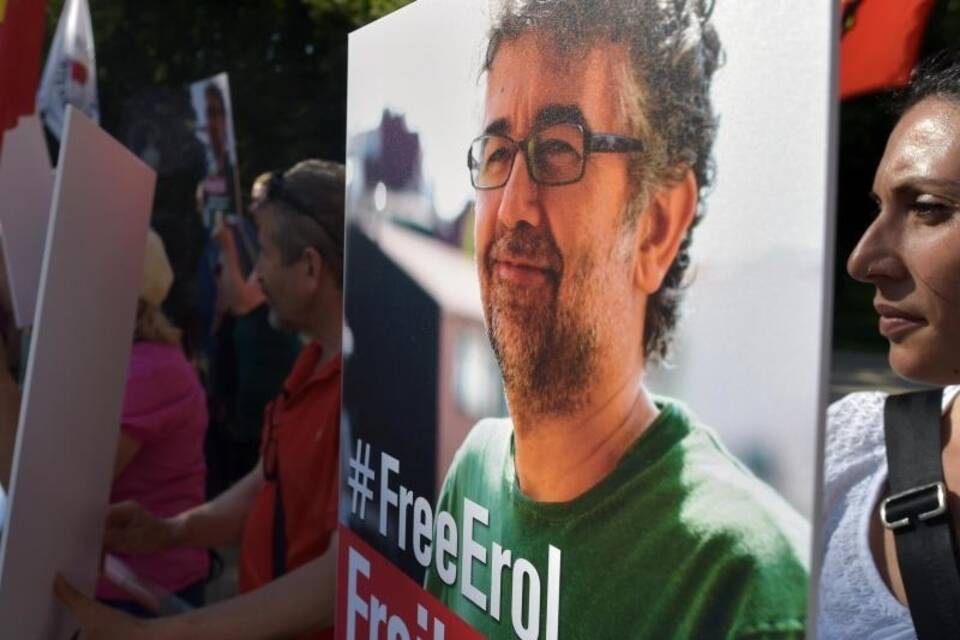Erol Önderoglu Erol Önderoglu