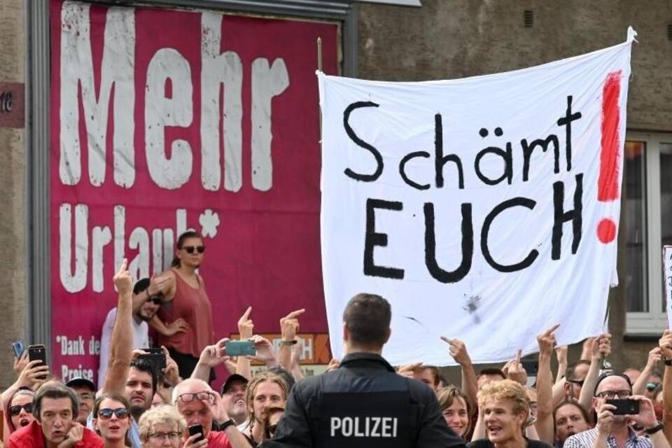 Demo gegen rechte Kundgebung Demo gegen rechte Kundgebung
