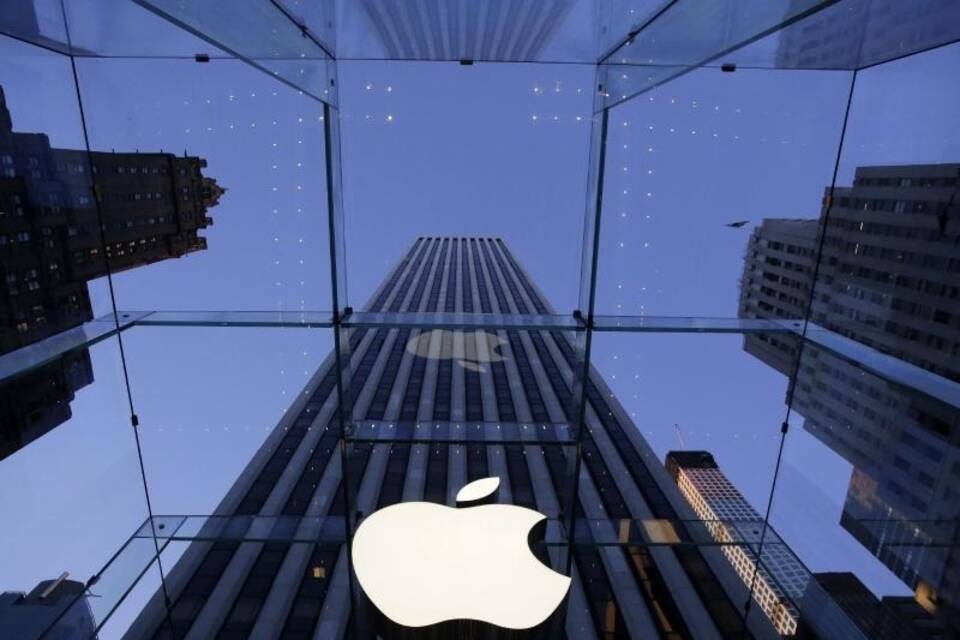 Apple Apple