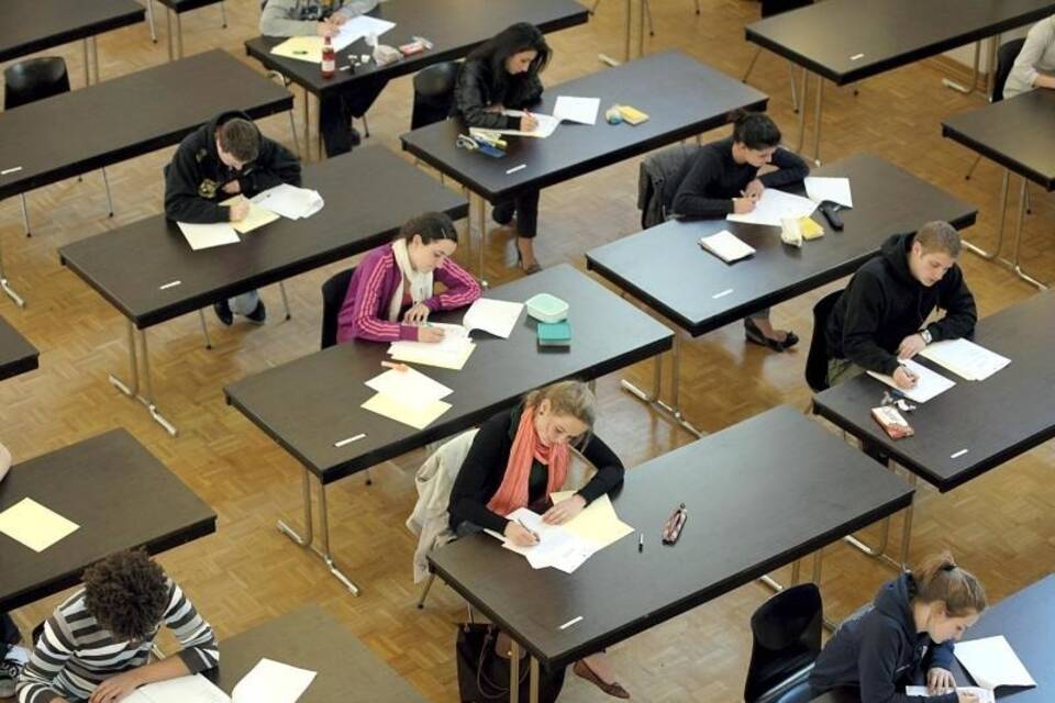 Abiturprüfungen am Luisen-Gymnasium in Düsseldorf