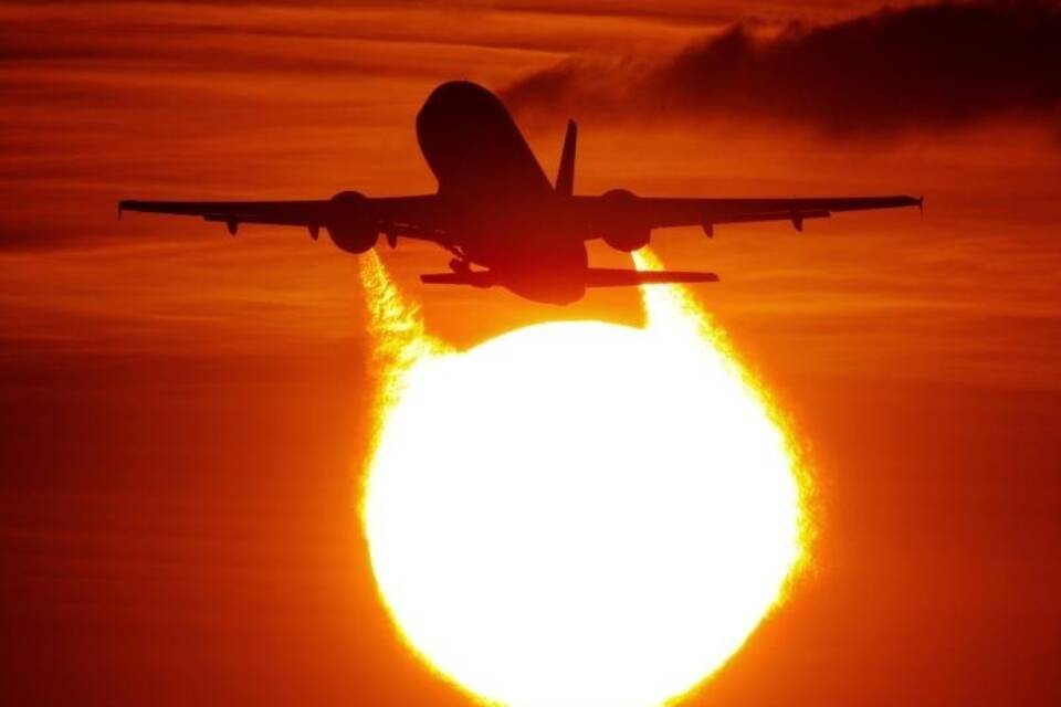 Startendes Flugzeug Startendes Flugzeug