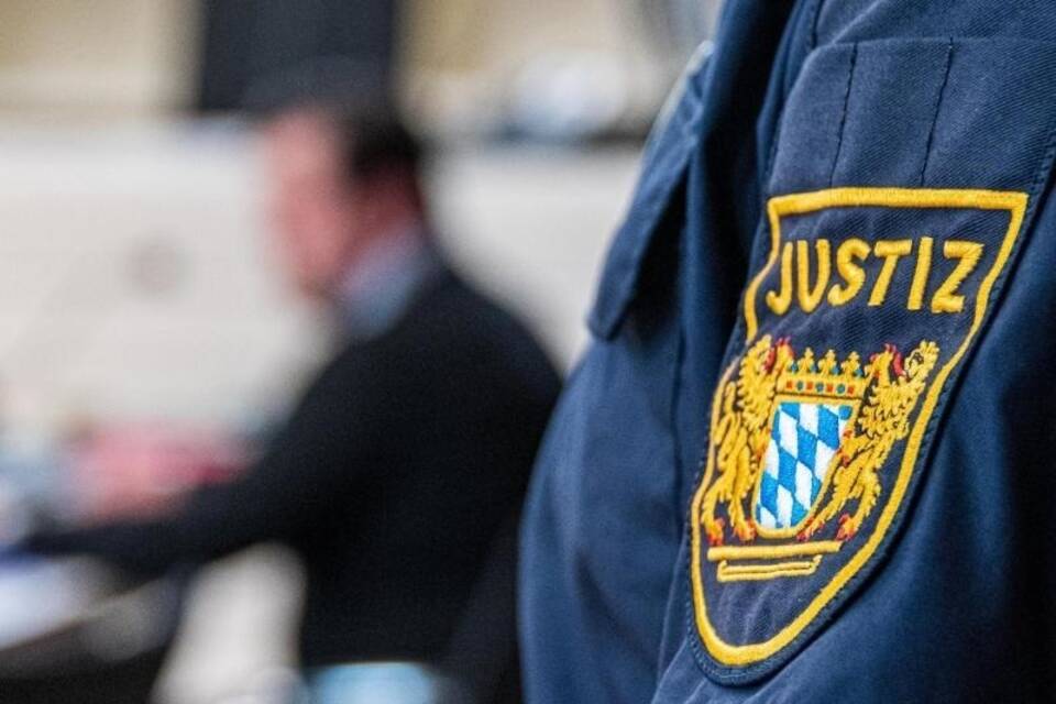 Im Verhandlungssaal Im Verhandlungssaal