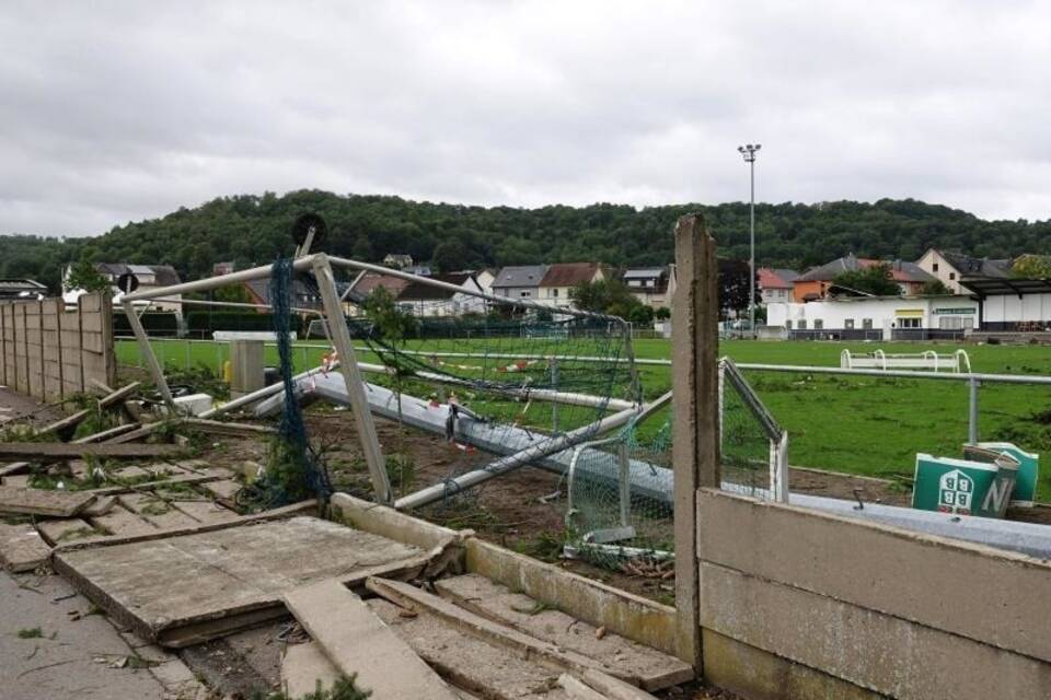 Sturmschäden auf Sportplatz