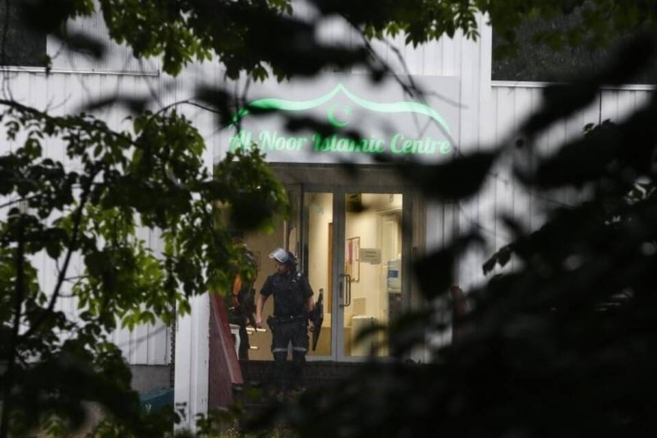 Ein Verletzter bei Schüssen in Moschee bei Oslo Ein Verletzter bei Schüssen in Moschee bei Oslo