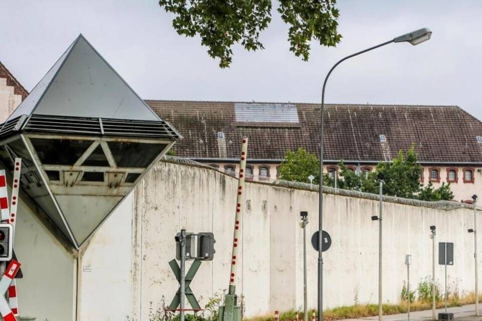 Häftling überwindet Bochumer Gefängnismauer