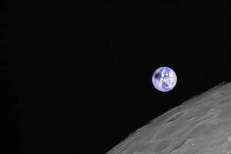 Sonnenfinsternis-Foto aus Mondperspektive