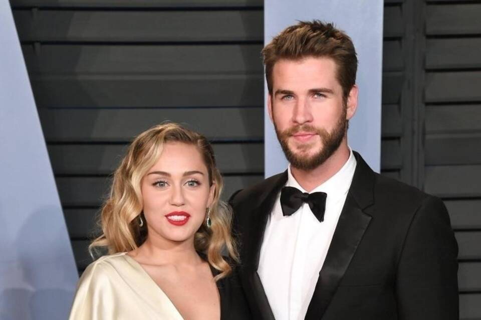 Liam Hemsworth + Miley Cyrus