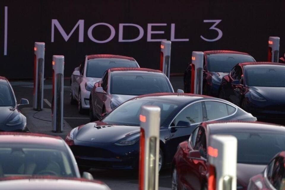 Tesla Model 3 Tesla Model 3