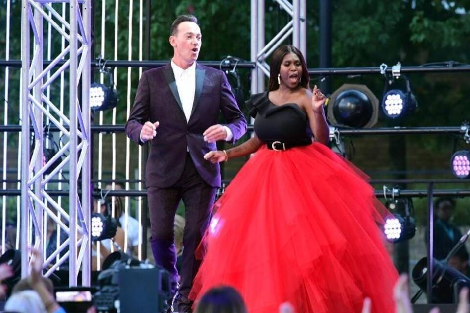 Motsi Mabuse + Craig Revel Horwood Motsi Mabuse + Craig Revel Horwood