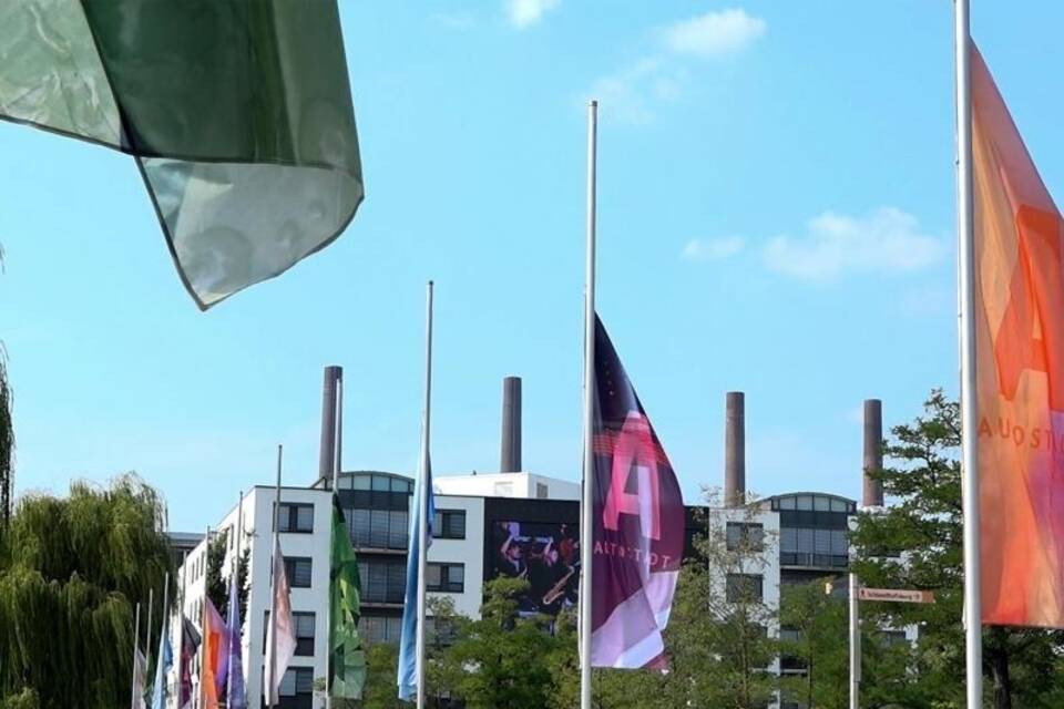 Fahnen auf Halbmast Fahnen auf Halbmast