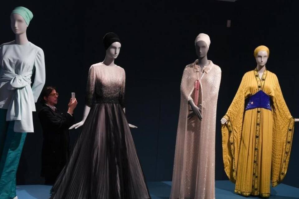 "Contemporary Muslim Fashions" "Contemporary Muslim Fashions"