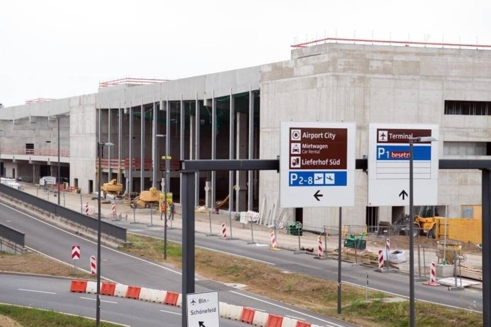Terminal 2 Terminal 2