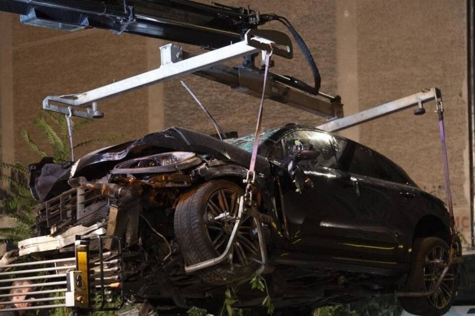 Zerstörtes Auto Zerstörtes Auto