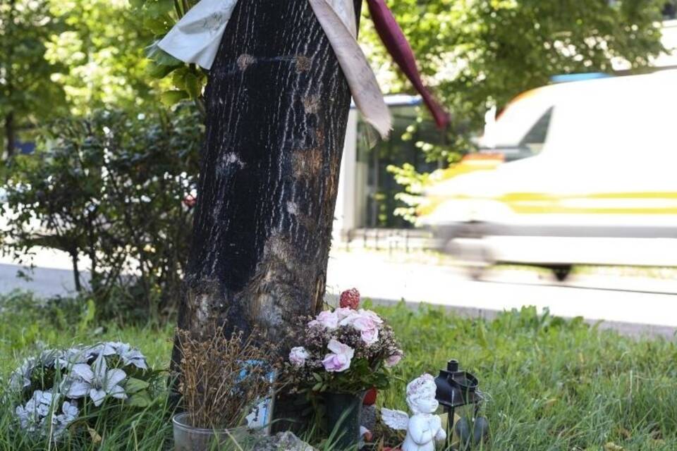Blumen an Unfallstelle Blumen an Unfallstelle
