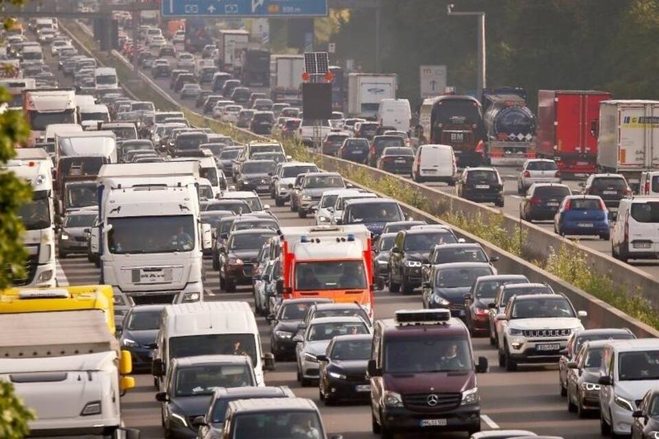 Verkehr auf der Autobahn Verkehr auf der Autobahn