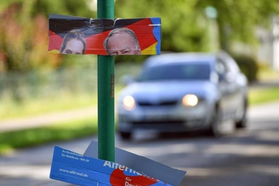 Zerstörtes Wahlplakat