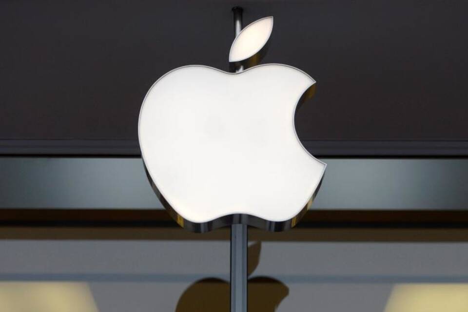 Apple Apple