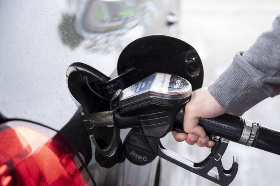 An der Tankstelle An der Tankstelle