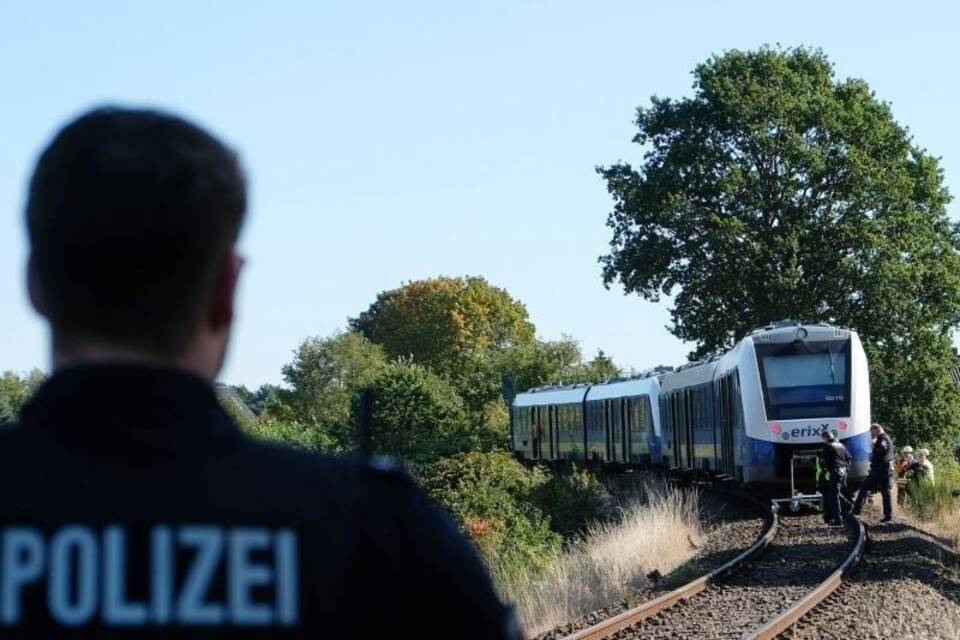 Zug rammt Auto Zug rammt Auto