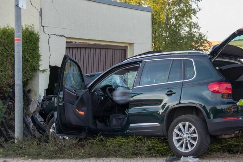 Zwei Tote bei SUV-Unfall