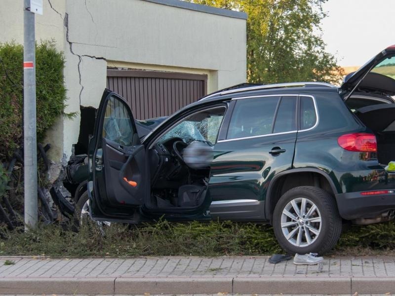 In Bad Sulza Zwei Tote Bei Schwerem Unfall Mit Suv In Thuringen