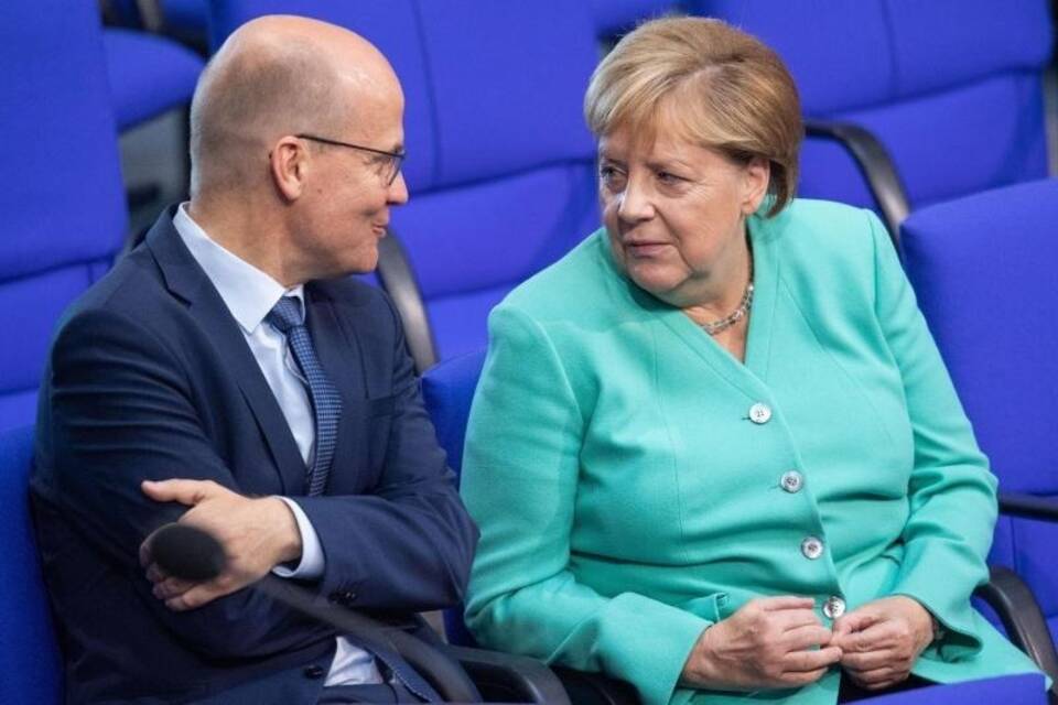 Brinkhaus und Merkel im Bundestag