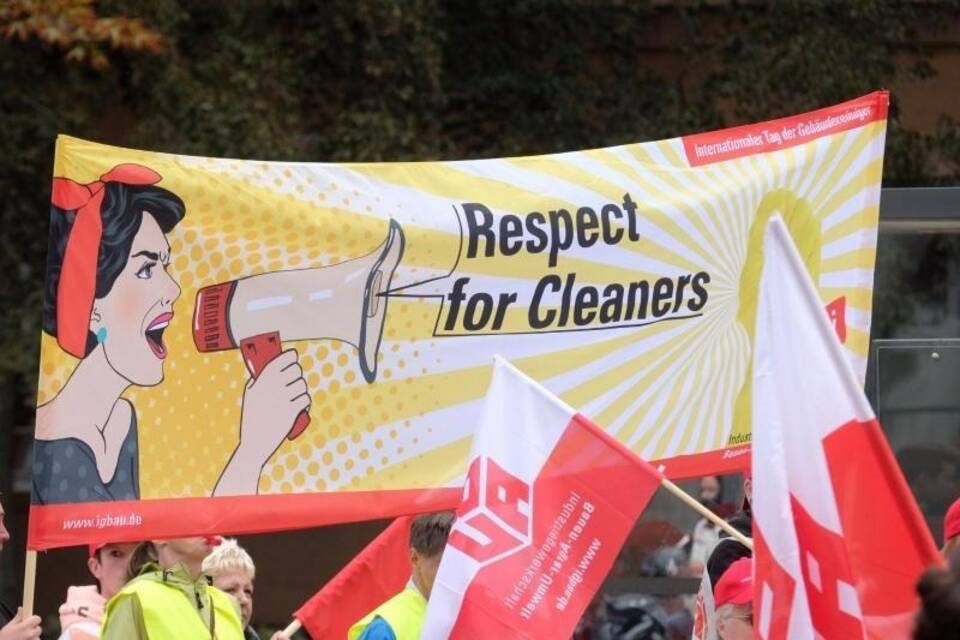 Demonstration der Gebäudereiniger