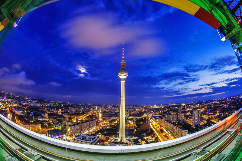 Symbol Des Wiedervereinigten Deutschland Schildkrotensuppe Zur Eroffnung Berliner Fernsehturm Wird 50 Deutsche Geschichte Rnz