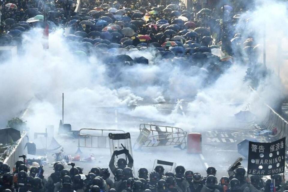 Tränengas gegen Demonstranten