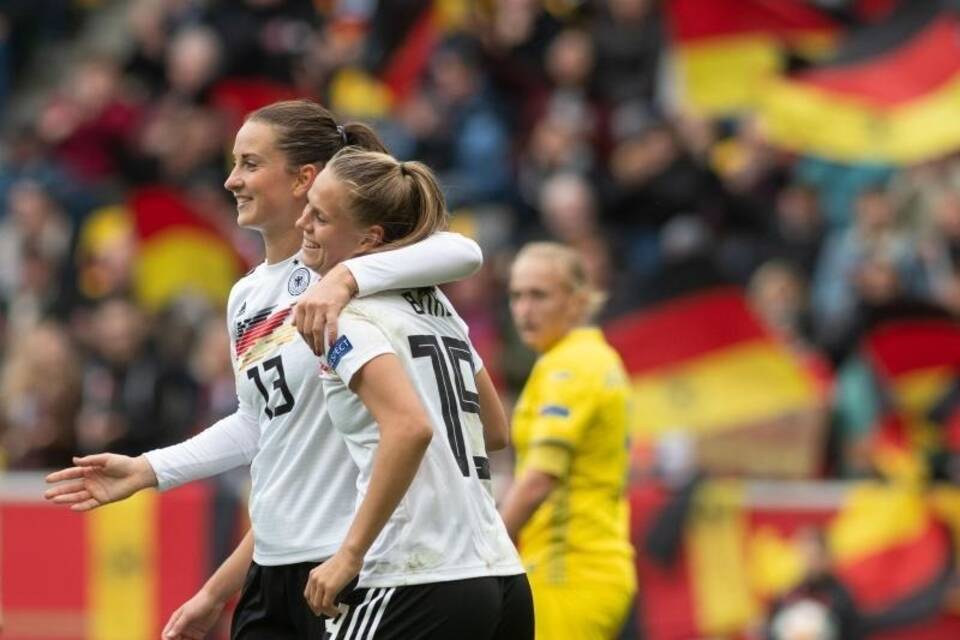 Kantersieg für DFB-Damen Kantersieg für DFB-Damen