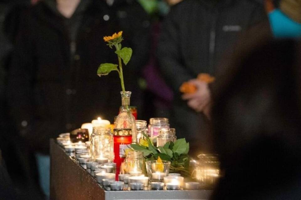 Trauer nach Schüssen in Halle