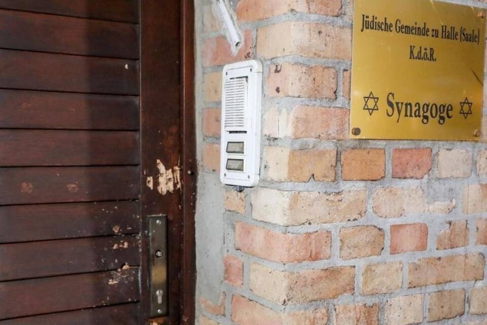 Tür unter Beschuss Tür unter Beschuss