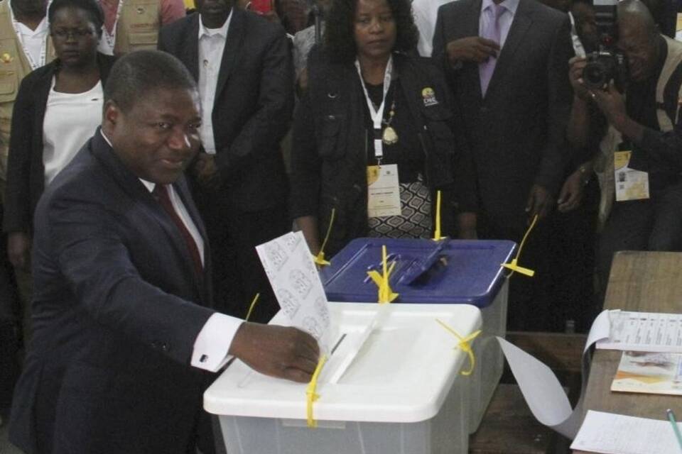 Felipe Nyusi Felipe Nyusi