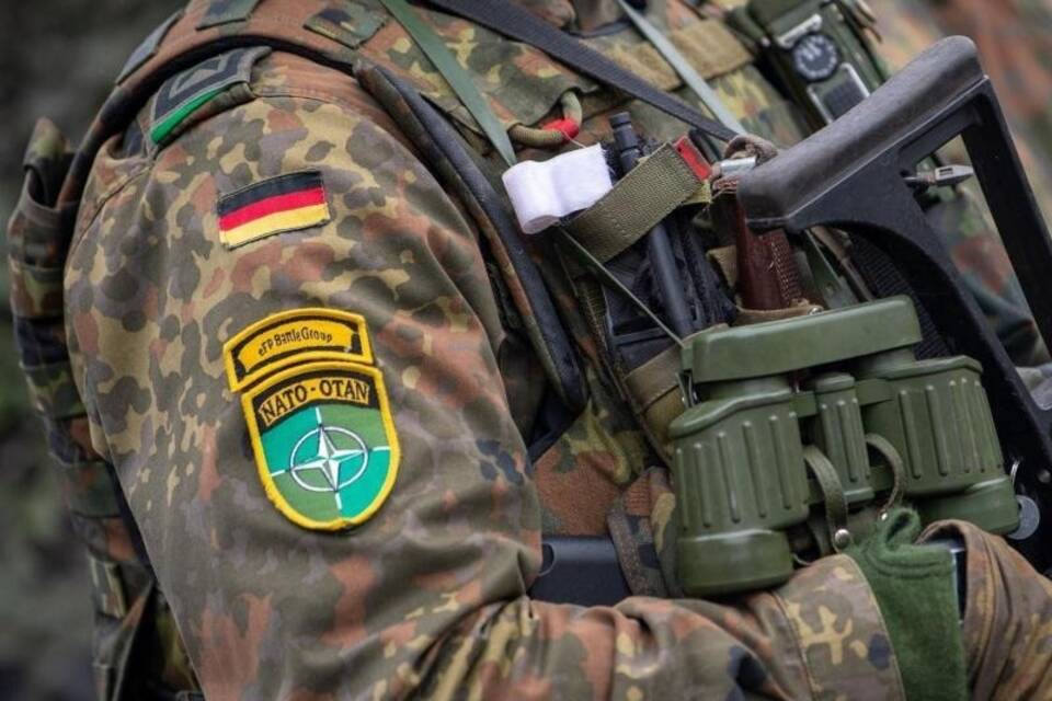 Verteidigungsausgaben könnten 2020 auf 50 Milliarden Euro steigen Verteidigungsausgaben könnten 2020 auf 50 Milliarden Euro steigen
