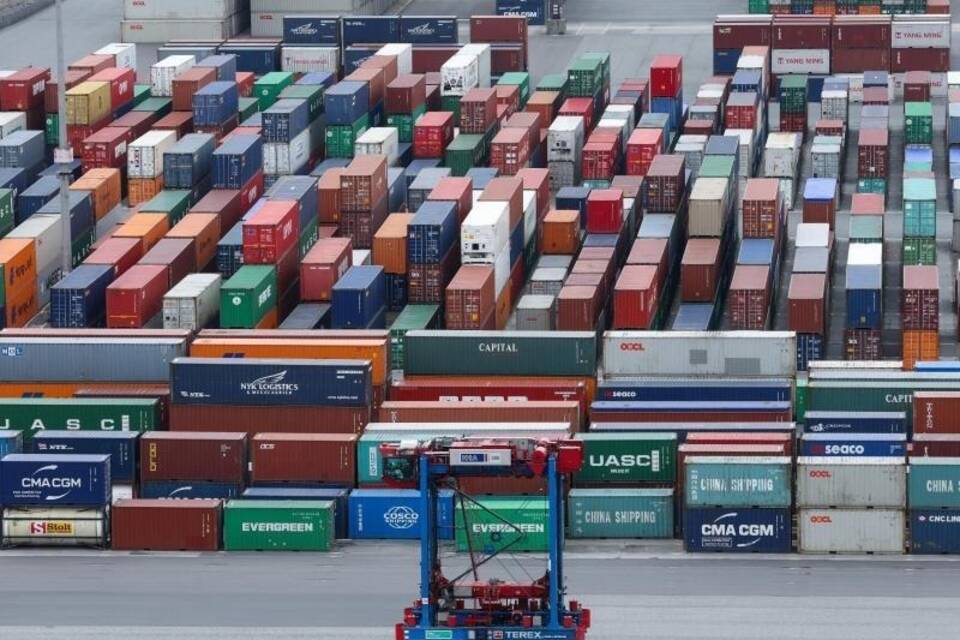 Containerumschlag in Hamburg