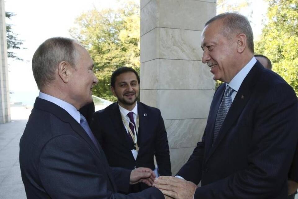 Putin empfängt Erdogan in Sotschi Putin empfängt Erdogan in Sotschi