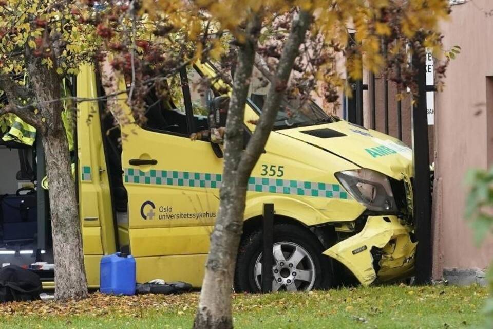Unfall mit gestohlenen Krankenwagen in Oslo Unfall mit gestohlenen Krankenwagen in Oslo